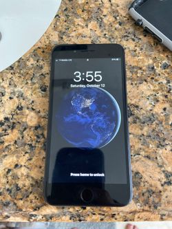 IPhone 8 Plus MINT! UNLOCKED