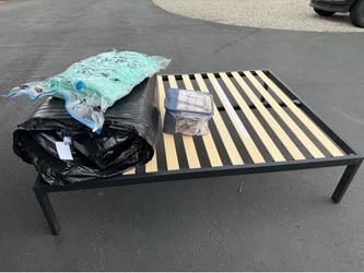 Queen size bedframe