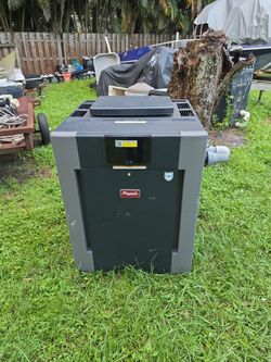 Like new Raypak natural gas heater 400k btu