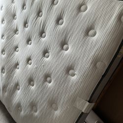 Queen Mattress +  Box Spring 