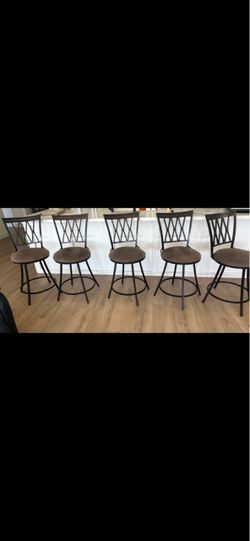 Swivel barstool chairs