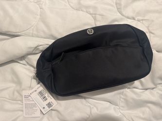 Lululemon City Essentials Pouch 4L