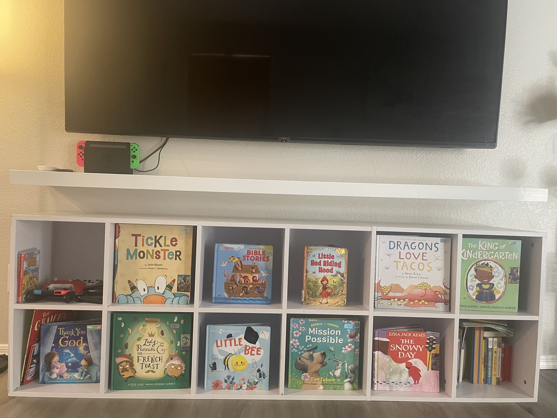 🌸White Book Shelf (12 Cubes)🌸