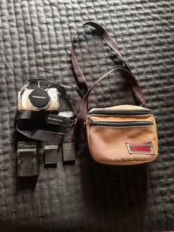 Olympus C-770 Ultra Zoom digital camera digicam with 3 batteries,a bag,and a 512mb xd picture card