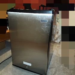 3.0 cu ft Mini Freezer