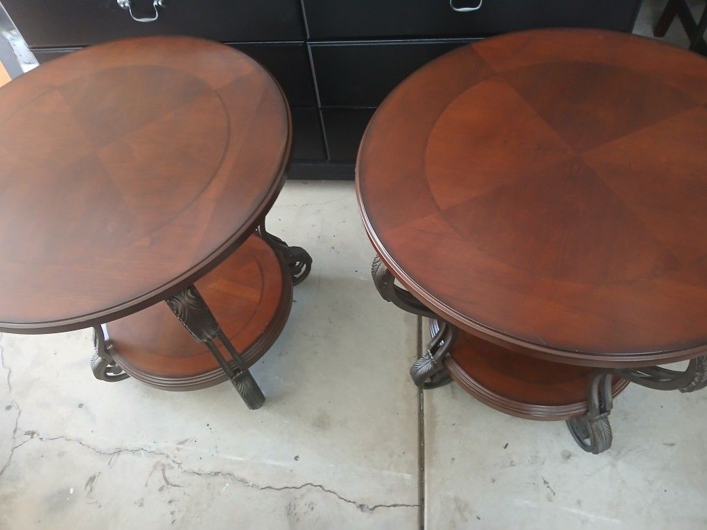 2 Tables Decorative 