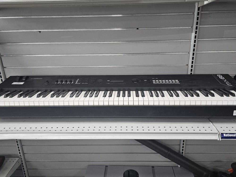Yamaha MX88 88-Key Music Synthesizer. ASK FOR RYAN. #10(contact info removed)