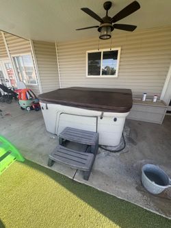 Freeflow Spas Hot Tub – Works Great – Cover & Steps Included