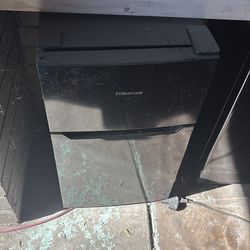 High sense, mini fridge