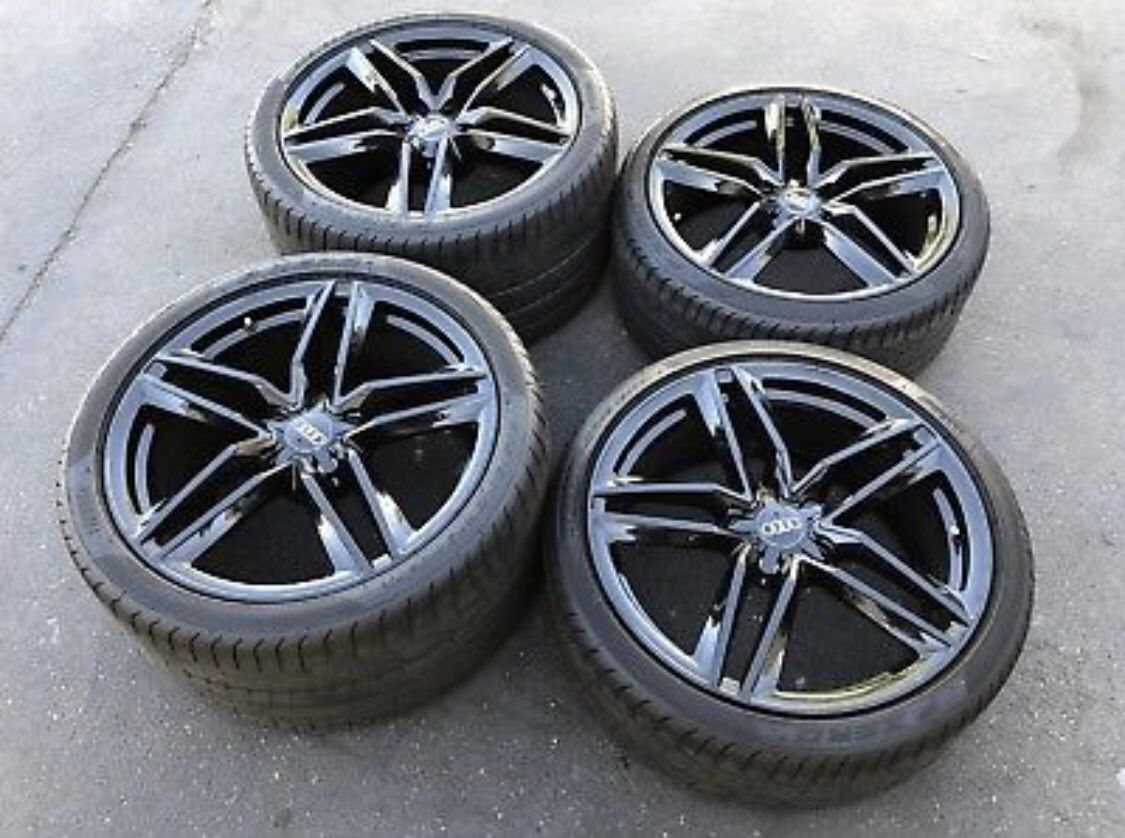 Audi R8 OEM wheels 19 inch black w/ tires