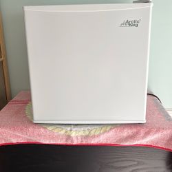 Arctic King 1.1 Cu Ft Countertop FREEZER.