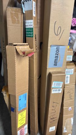 Over 20 Drapes, blinds, curtain rods from Amazon pallet