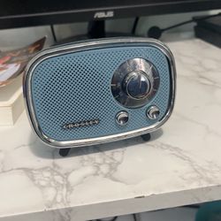 Radio Style Bluetooth Speaker 