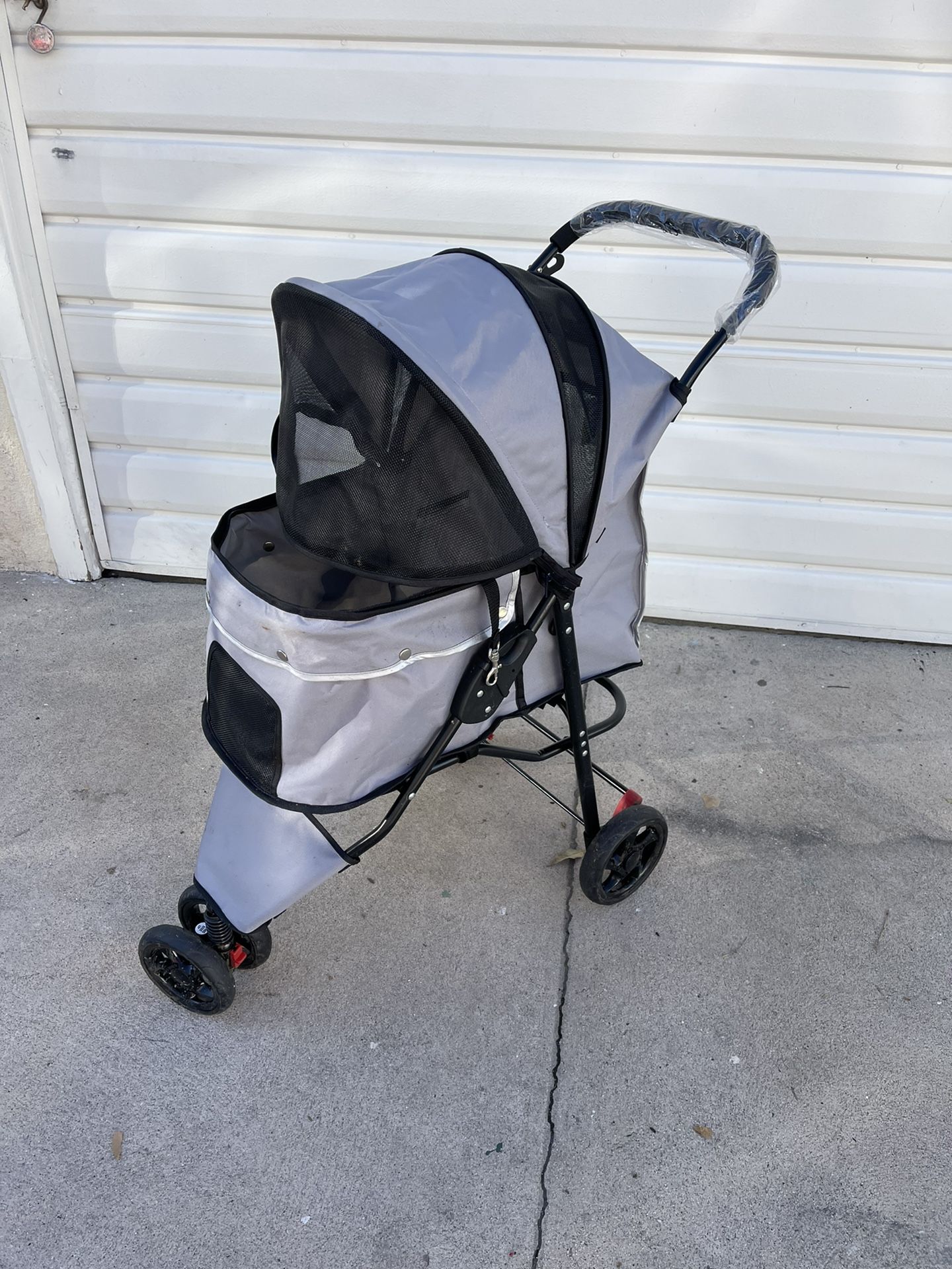 EveryYay Places to Go Reflective Gray Pet Stroller USED TWICE! for Sale