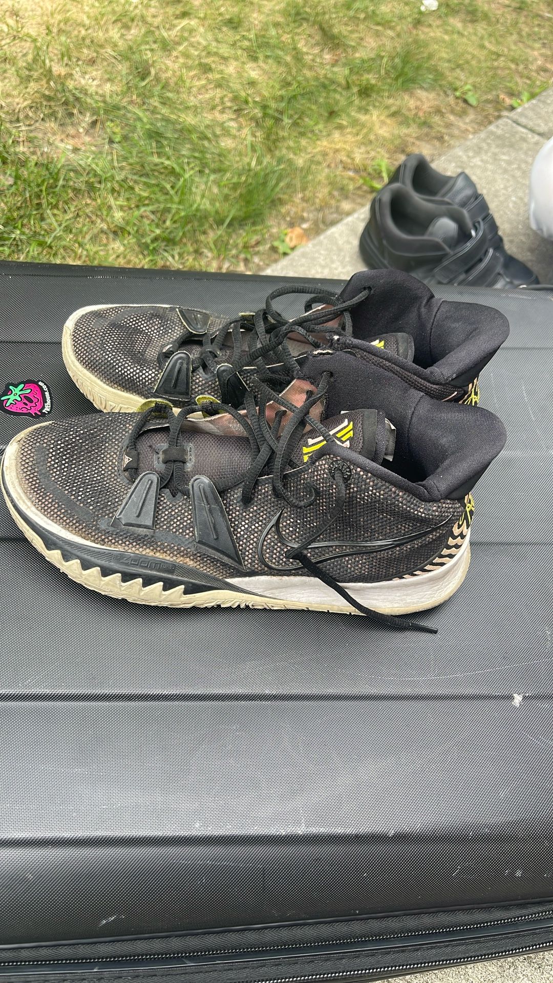 Size 9.5 Kyrie Irving Older Shoes