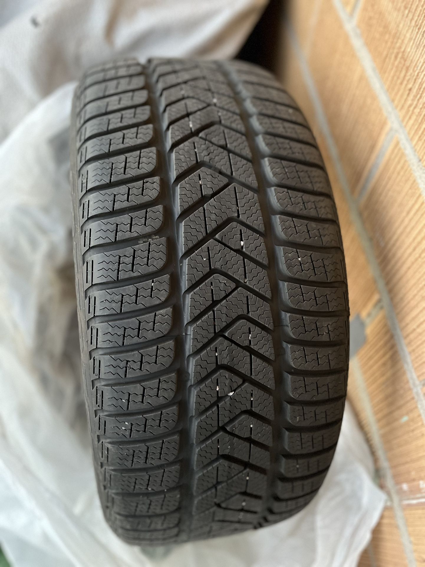 Pirelli Winter Sotto Zero 255/40 R19 4 Tires
