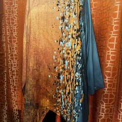 Women’s Abstract Print Flowy Tunic Top