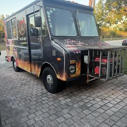 Fully Equipped Food Truck – Ready to Make Money  Turn-Key Setup