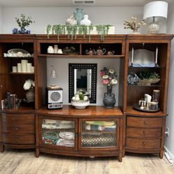Buffet Sideboard / Media Console / Entertainment Center