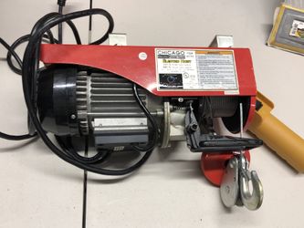 Electric hoist Opened box