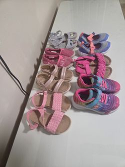 Shoes for girls ( Size 8), $5 each/ Zapatos para niña, Numero 8, $5 c/u