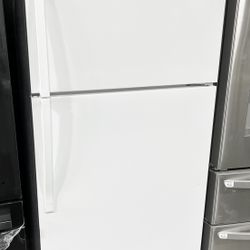 NEW 30” Whirlpool Refrigerator 18.2cu.ft. 