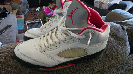 Jordan 5. Fire red. 12m