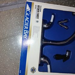 Open box never used kitchen faucet pickup only cash