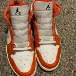  Air Jordan 1 Mid SE 'Electro Orange'