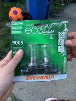 9005 sylvania head lights