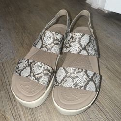Crocs Brooklyn Low Wedge Women - Multi/Stucco 