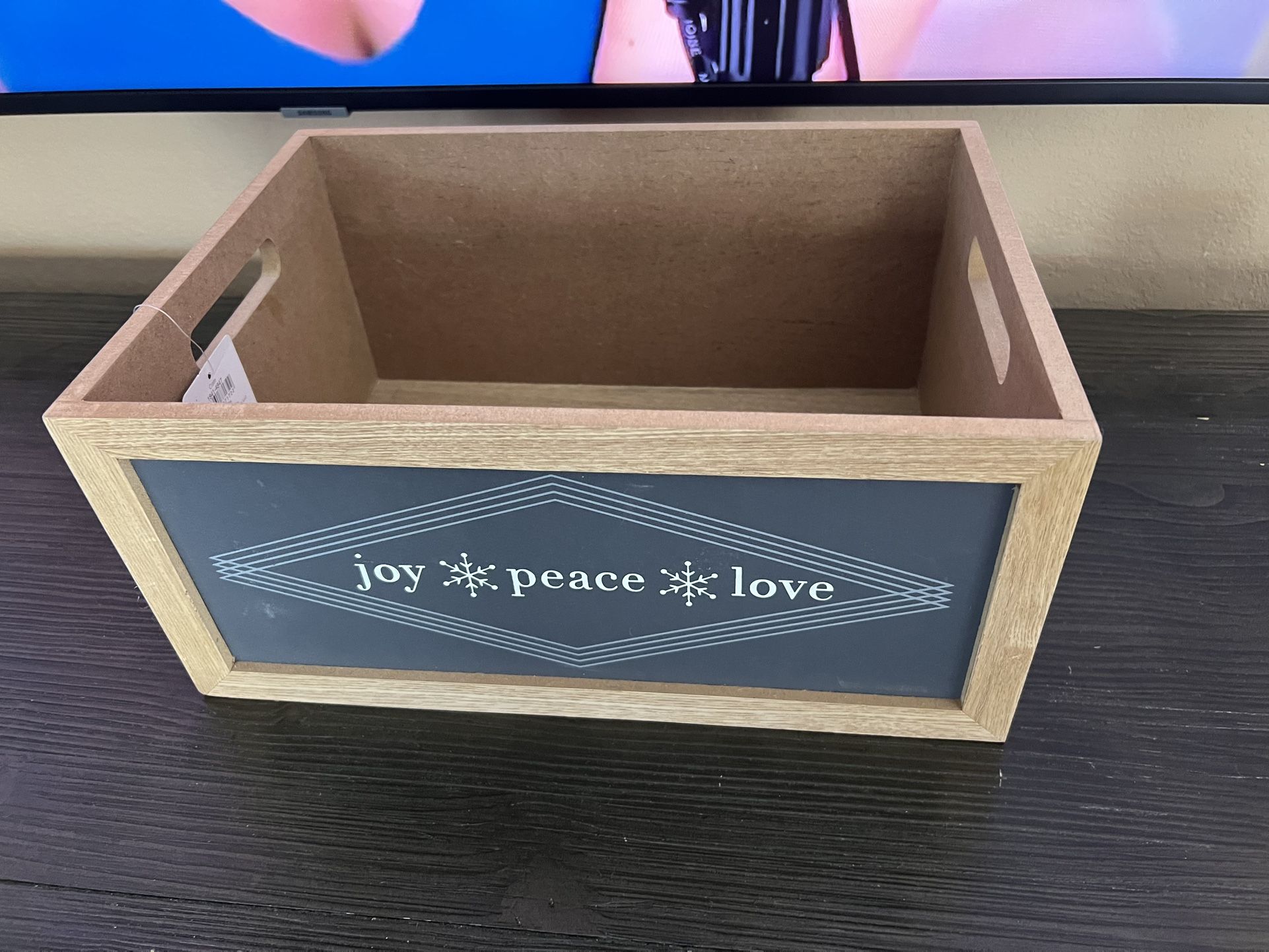 Wooden holiday Box- NWT