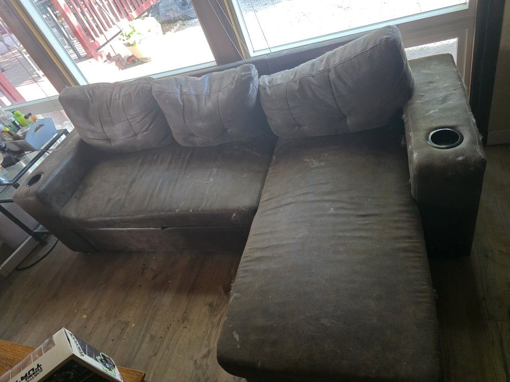 Couch, Free