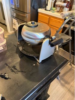 Oster Rotatable Waffle Maker