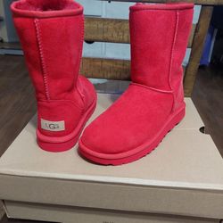 UGG SIZE...7....8.....NEW