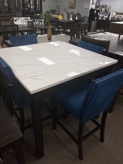 5 Pc Counter Height Table Set (Cash only)