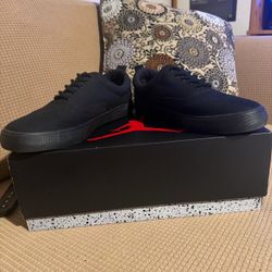 Men’s Black Low-Top Sneakers Size 9 – Excellent Condition