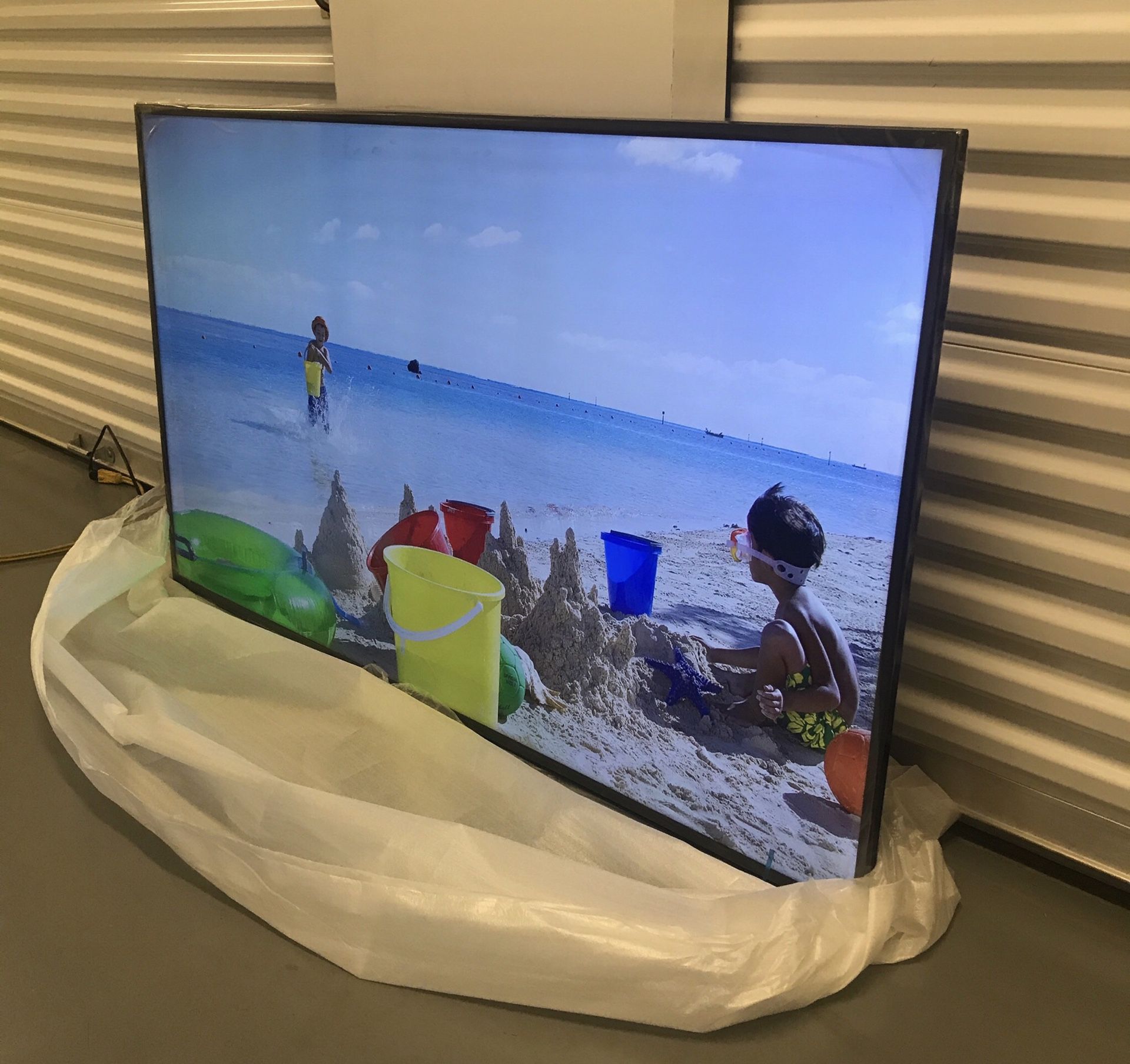 SAMSUNG 58 INCH 4K SMART TV! 3 month guarantee. Comes with legs and remote. PICKUP SPECIAL!