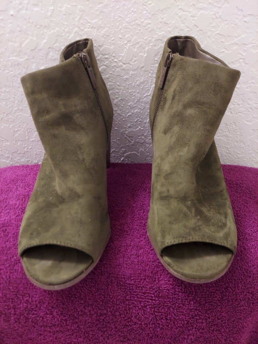 Brand: Breckelle's Color: Olive Green Size: 9