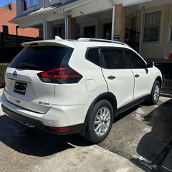 2019 Nissan rogue sv and