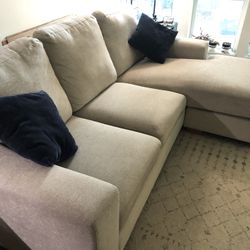Sofa w/Reversible Chaise
