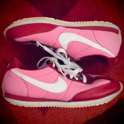 Stylish Vintage Nike Cortez In Pink, Red, And White.Women’s Size 6.5 (EU 37.5).