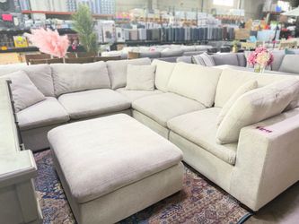 Thomasville Lowell 6 piece Fabric Sectional with ottoman