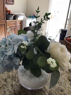 7 Flower Vases With Artificial Flowers