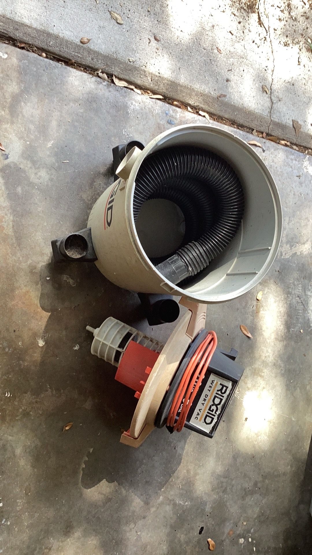 Rigid wet vacuum