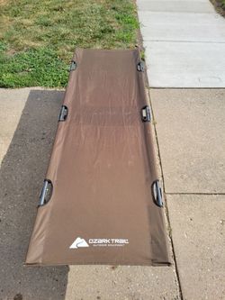 OZARK TRAIL FOLDING COT