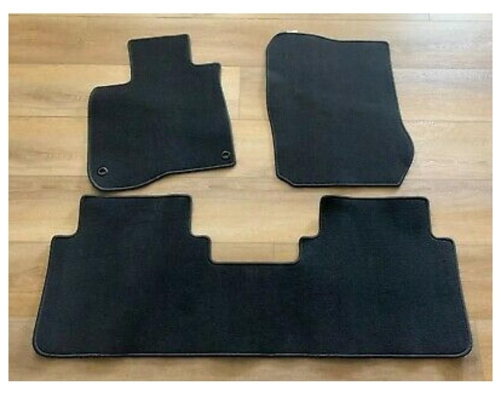 Honda CR-V factory carpet floor mats