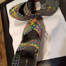 Sketchers Style White Mt. Wedge Shoes Women's 7