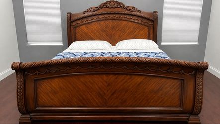 Elegant Carved Wood King Bedroom Set – Bed, Dresser, Mirror, Nightstand & Bench
