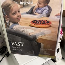 Inglesina FAST table chair in cream